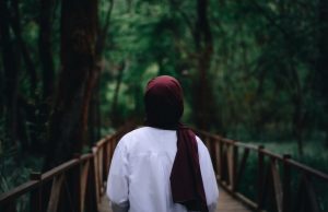 Şıklığın ve Rahatlığın Buluştuğu Nokta: Tesettürlü Elbiseler ve Spor Tesettür Elbiseleri al tatari2